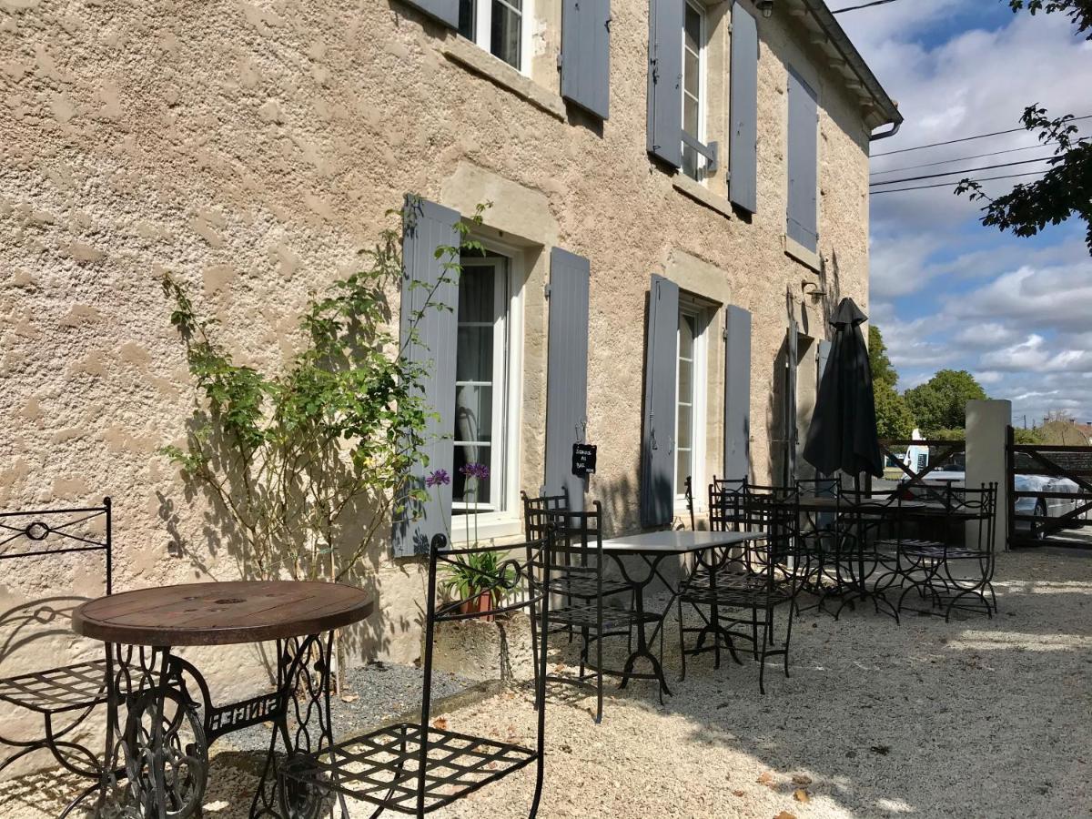 Bed and Breakfast Le Relais D'Aulnay Aulnay  Esterno foto