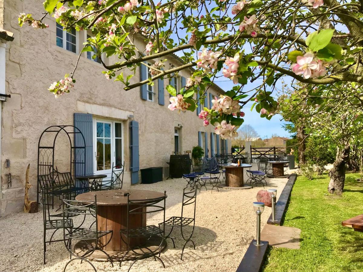 Bed and Breakfast Le Relais D'Aulnay Aulnay  Esterno foto